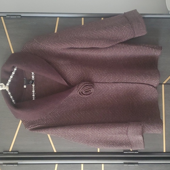 Carole Little - Picture 1 of 4